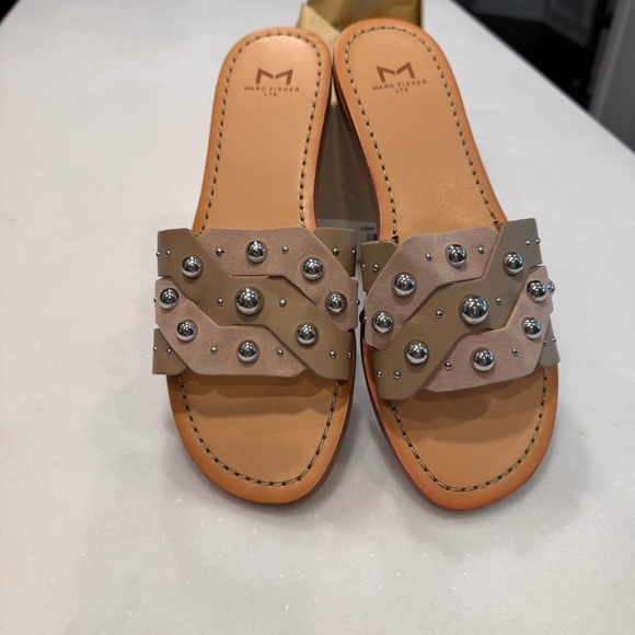 Marc Fisher Paxton Women’s Slide Sandals, Flats Tan W/ Silver Studs , 8 M NEW - Picture 2 of 11